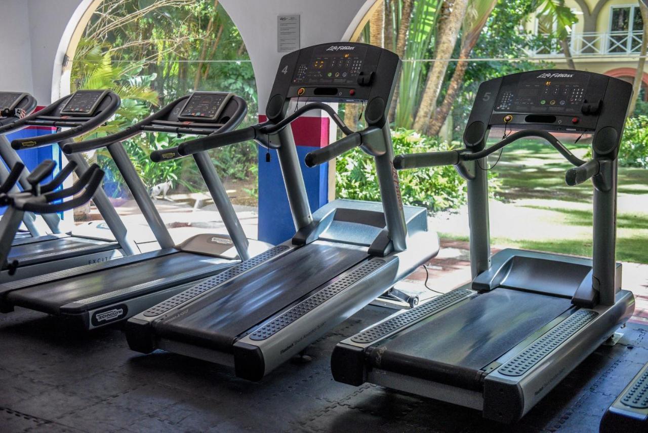 Dominican Fiesta Hotel Санто Доминго Екстериор снимка Treadmills in a gym